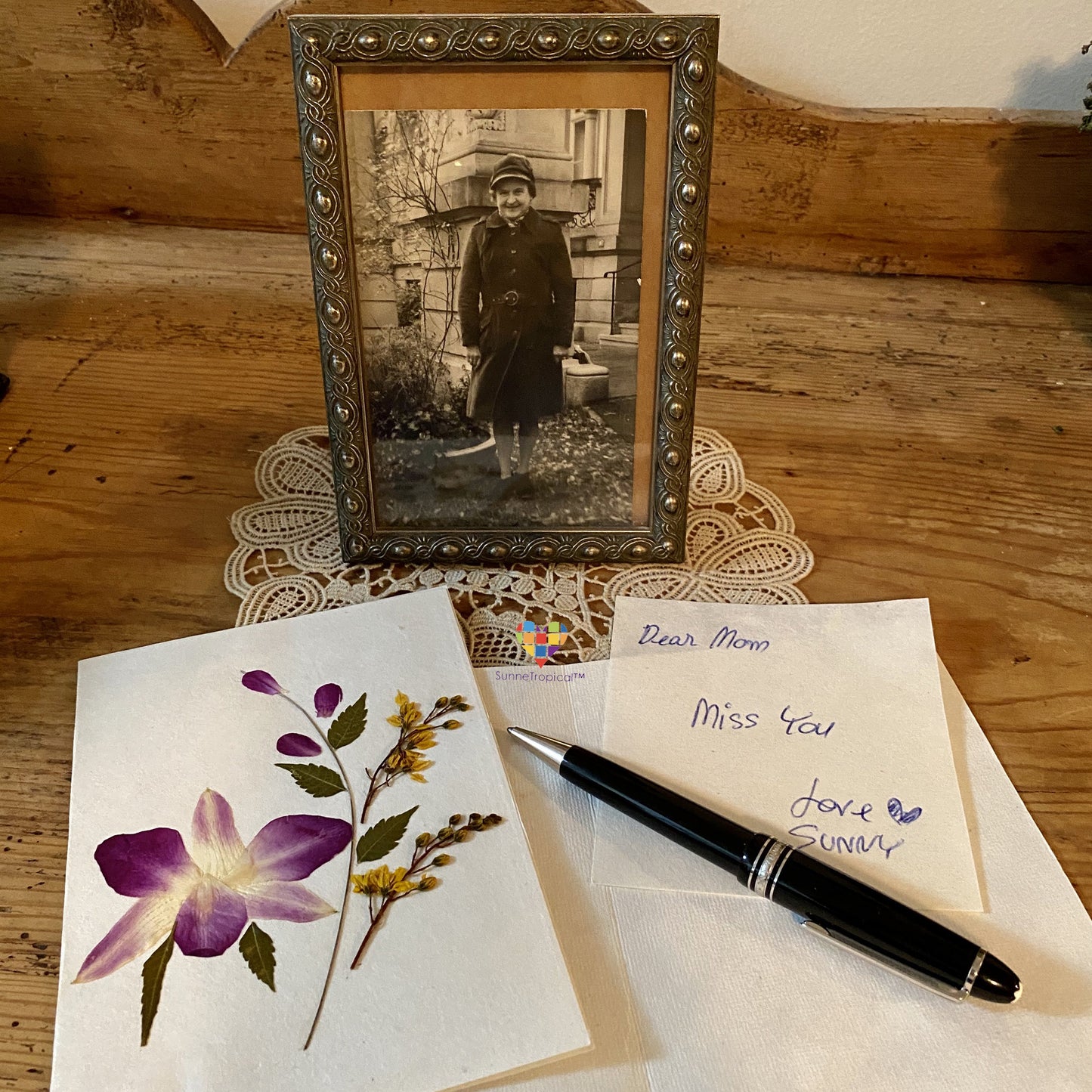 Handmade Cards 5x7 inch Real Dried Flowers Random Pack (3 Sonia Orchid)